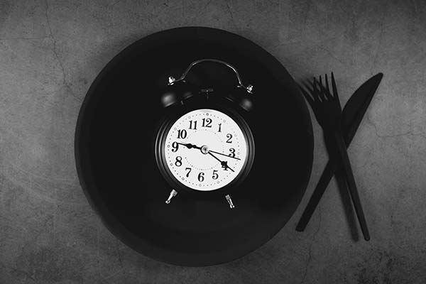Jeûne Intermittent 2026 : Bienfaits, Méthodes et Guide Pratique Complet